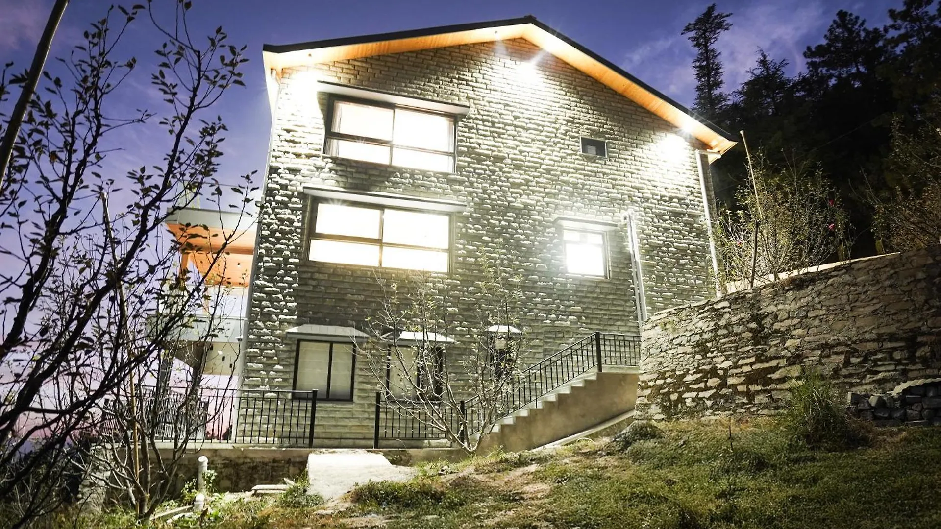 **** Hotel Sunday Premium 5 Bhk Villa Kufri, Shimla India