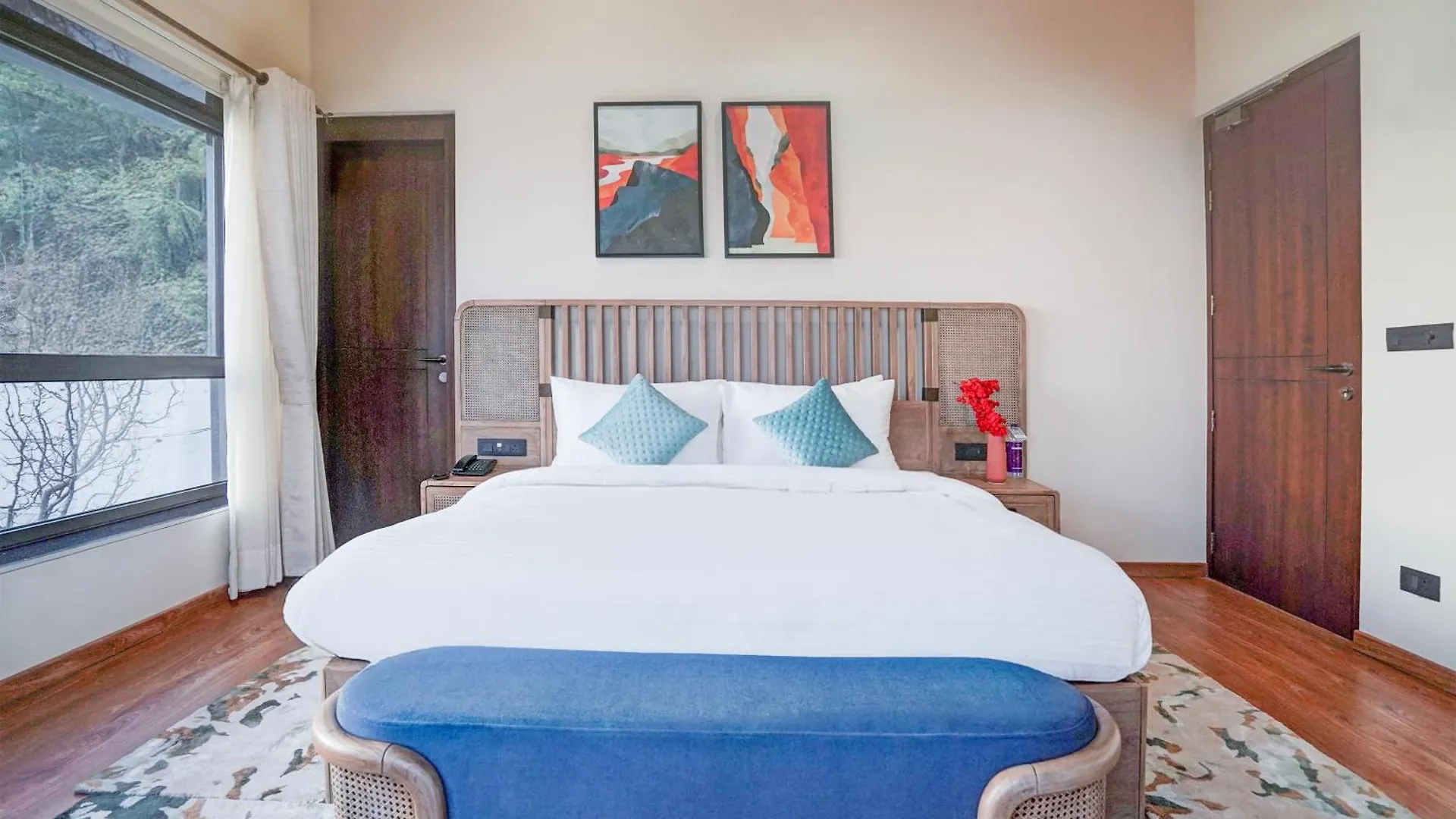 Hotel Sunday Premium 5 Bhk Villa Kufri, Shimla