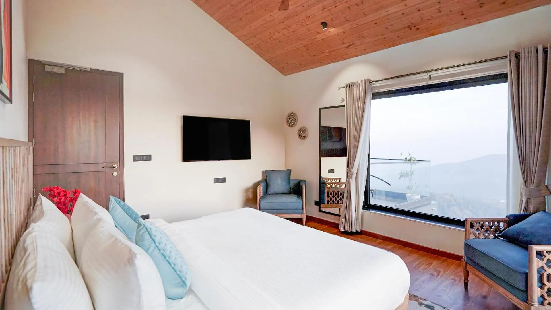 Sunday Premium 5 Bhk Villa Kufri, Shimla 4*,  India
