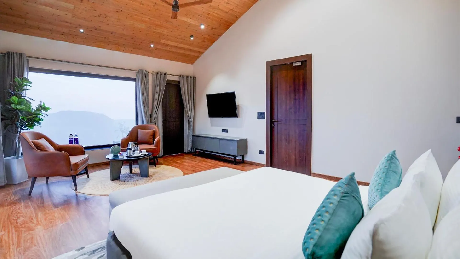 Sunday Premium 5 Bhk Villa Kufri, Shimla India